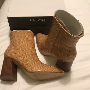 NINE WEST ANKLE BOOTIES